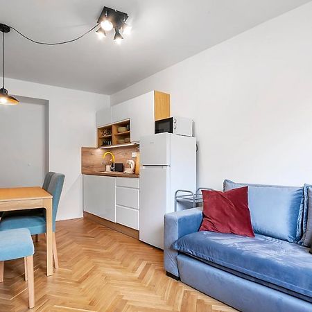 Popular Location / Street View / 4 Ppl / Netflix Apartment Praha Bagian luar foto
