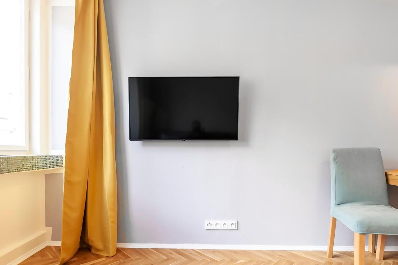 Popular Location / Street View / 4 Ppl / Netflix Apartment Praha Bagian luar foto