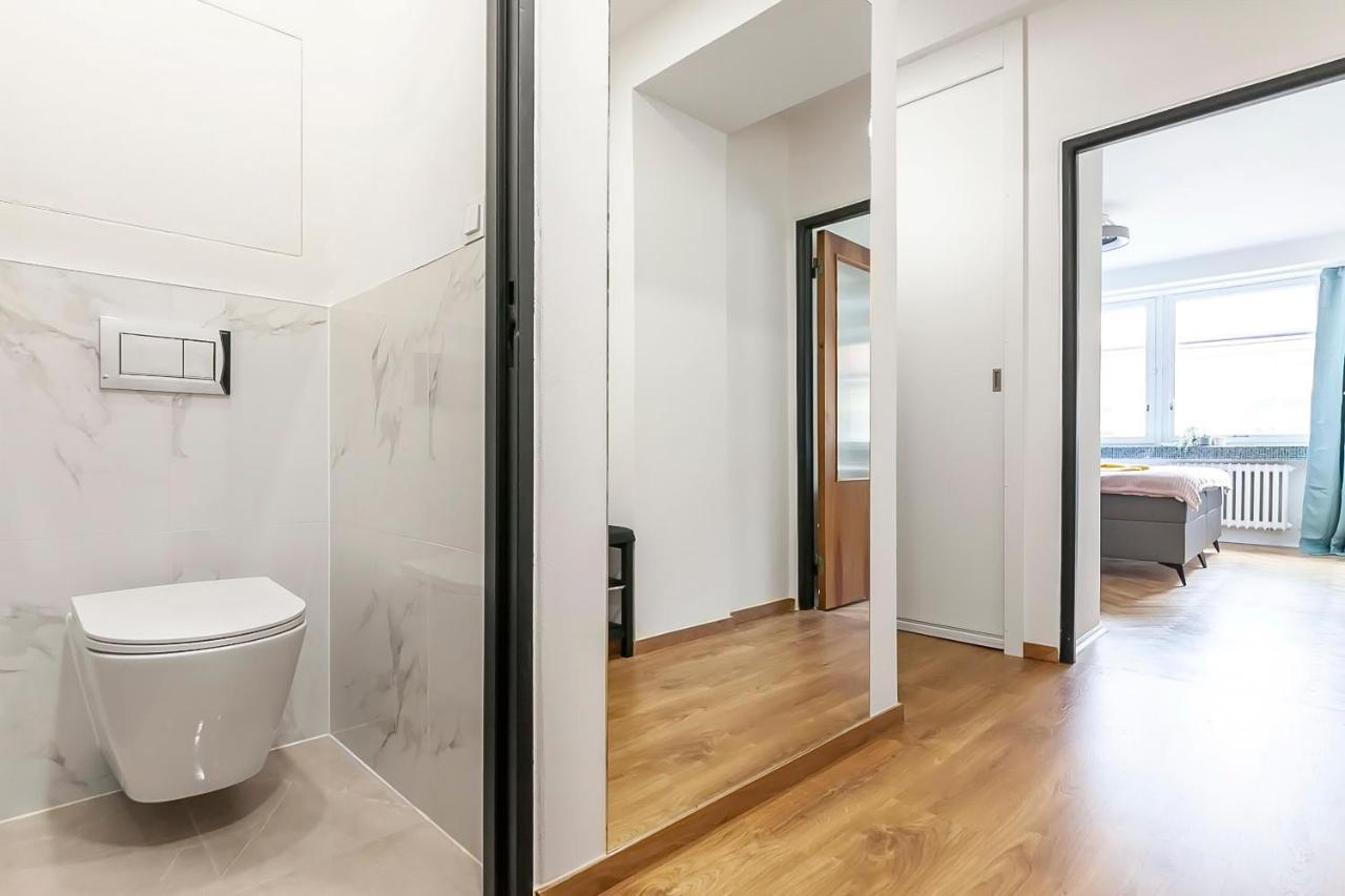 Popular Location / Street View / 4 Ppl / Netflix Apartment Praha Bagian luar foto