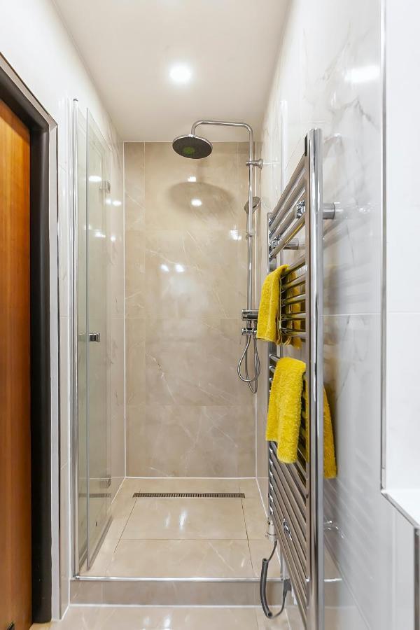 Popular Location / Street View / 4 Ppl / Netflix Apartment Praha Bagian luar foto