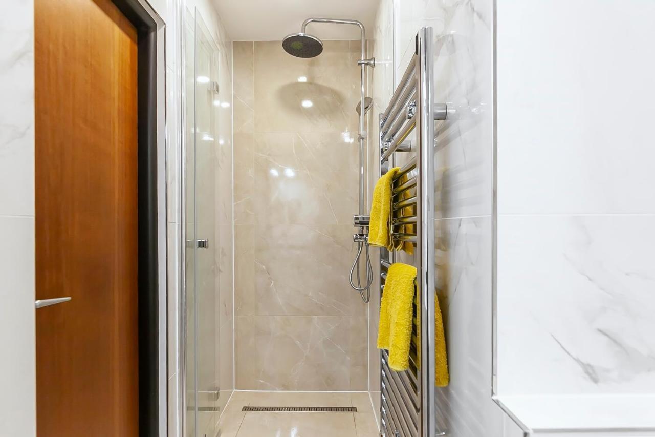 Popular Location / Street View / 4 Ppl / Netflix Apartment Praha Bagian luar foto