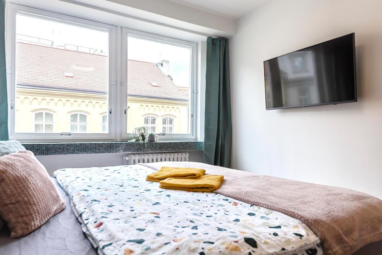Popular Location / Street View / 4 Ppl / Netflix Apartment Praha Bagian luar foto